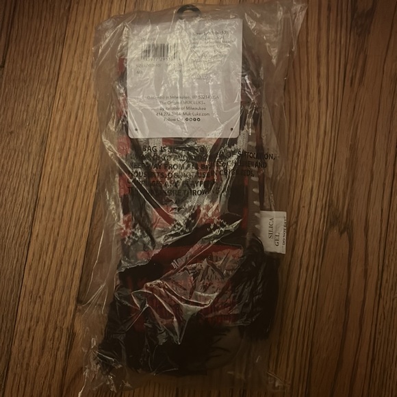 Red Only MUK LUK Faire Isle Tassel Slipper Socks - Picture 3 of 4